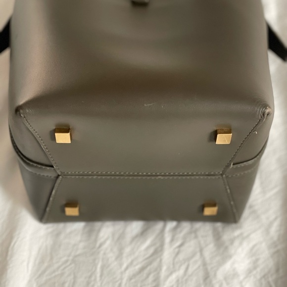 Saint Laurent Le small leather bucket bag - Picture 9 of 16